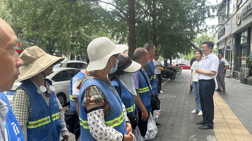 市國資委調研停車公司防暑降溫工作